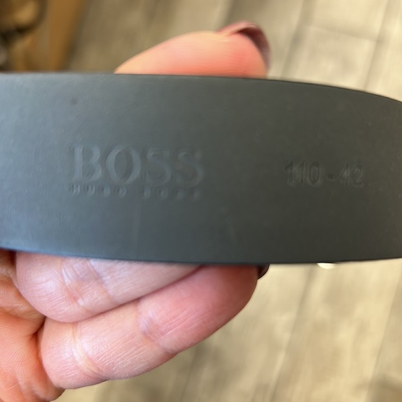 100% Authentic Hugo Boss 2 piece Leather Belt Bundle deal - NWT - Picture 5 of 7